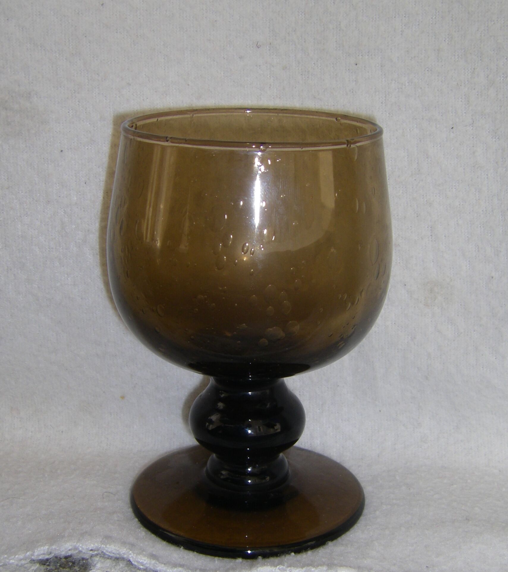 Set of eight glasses bulled on vintage foot