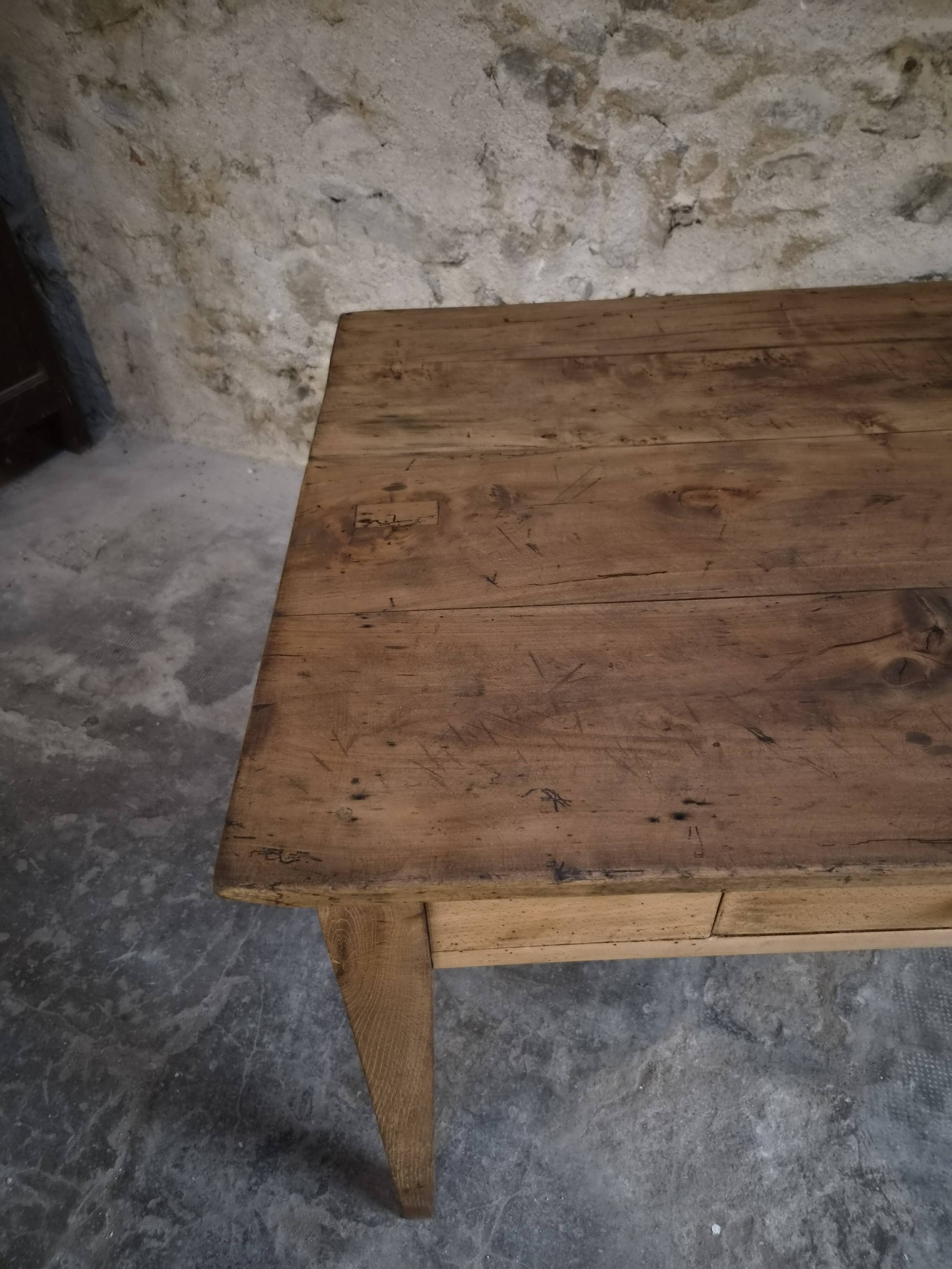 Table à manger rustique de ferme française, deux tiroirs, années 1920–1940