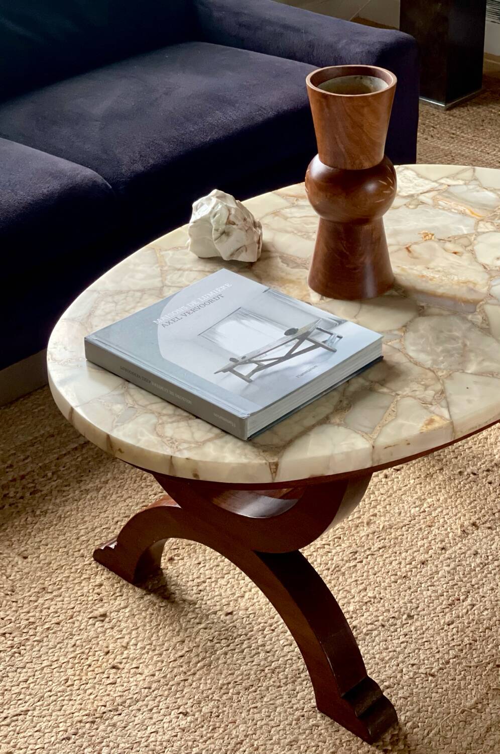 Coffee table in wood, marble and onyx.