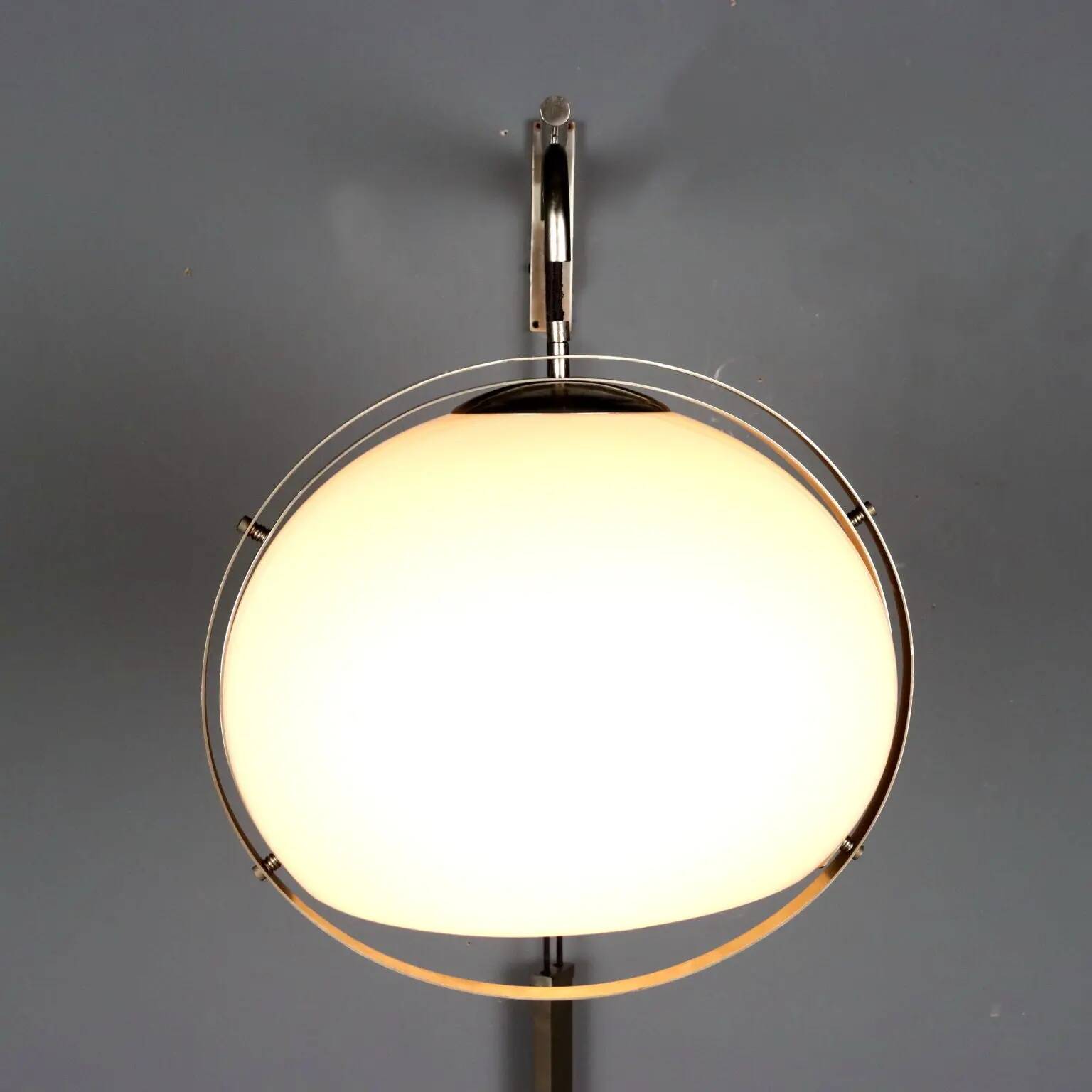 Vintage Space Age wall lamp in methacrylate and metal, 1970s design.