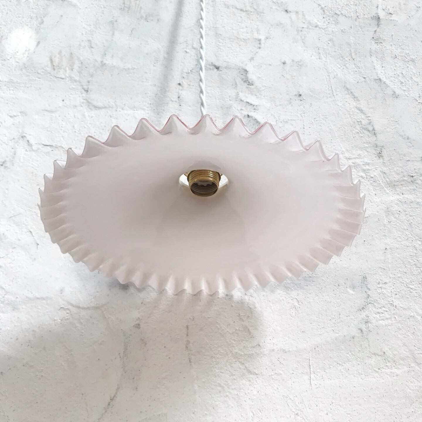 Pink opaline suspension
