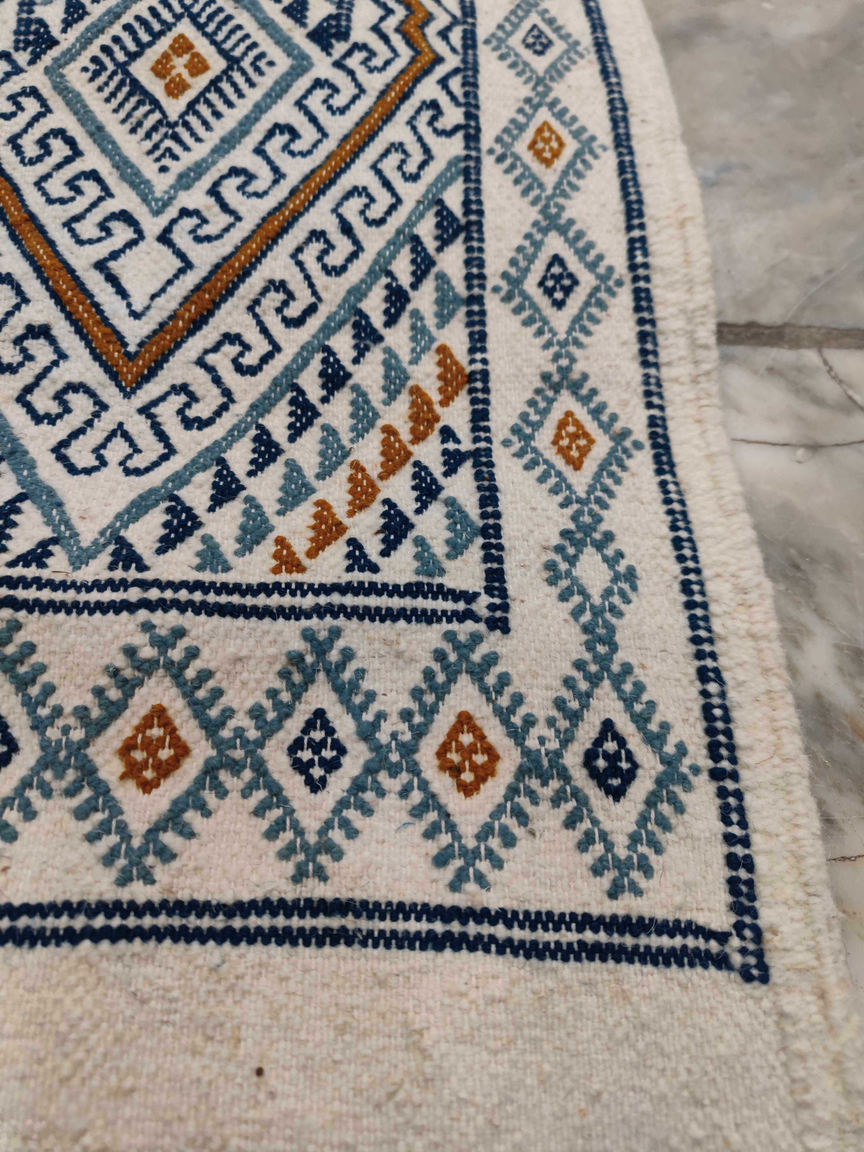 Hand-woven natural wool hallway rug