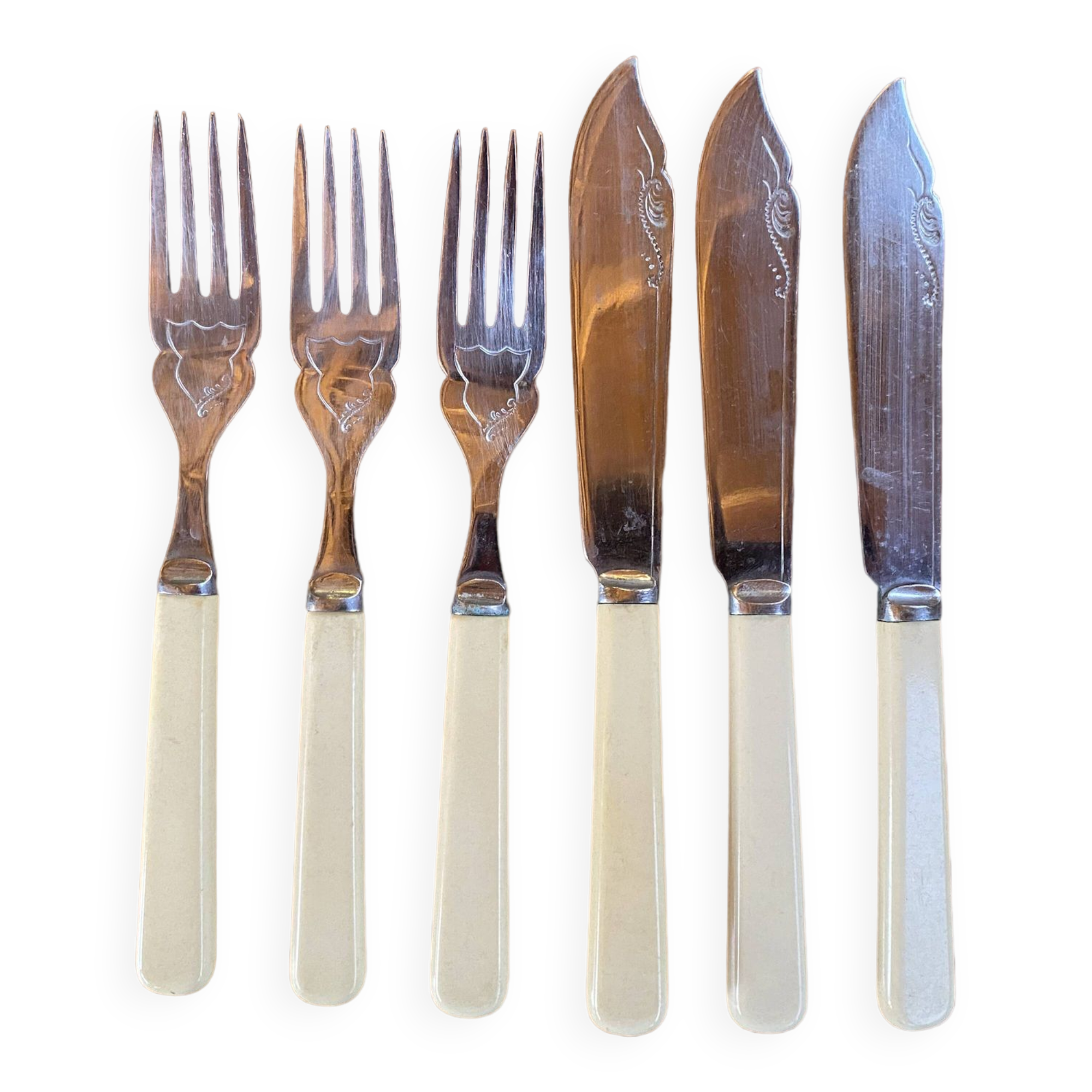 Bakelite fish cutlery from the 1930s