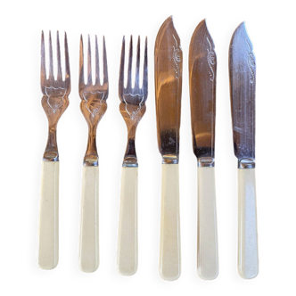 Bakelite fish cutlery from the 1930s