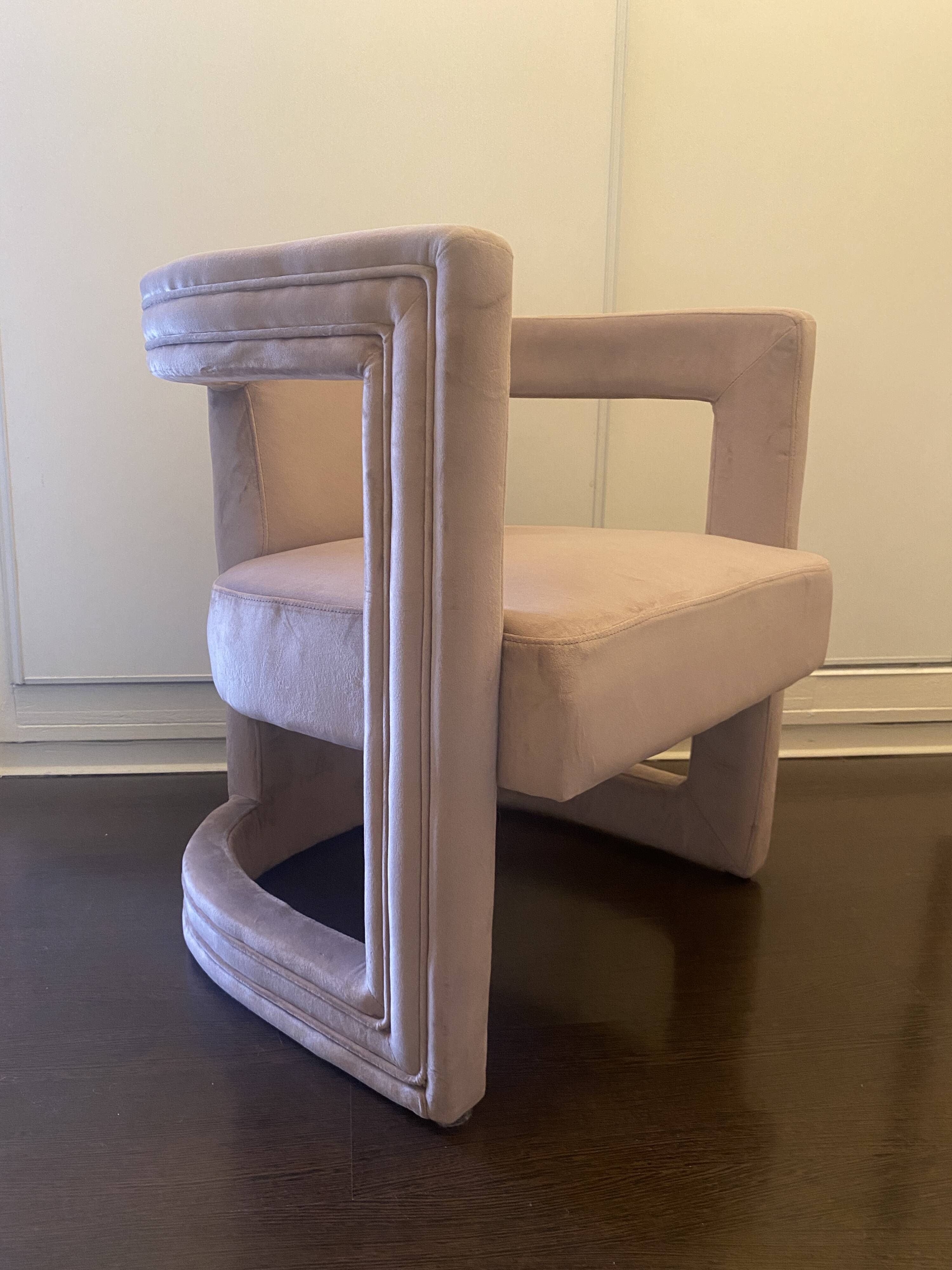 Fauteuil rose poudré