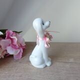 Figurine chien en céramique blanche