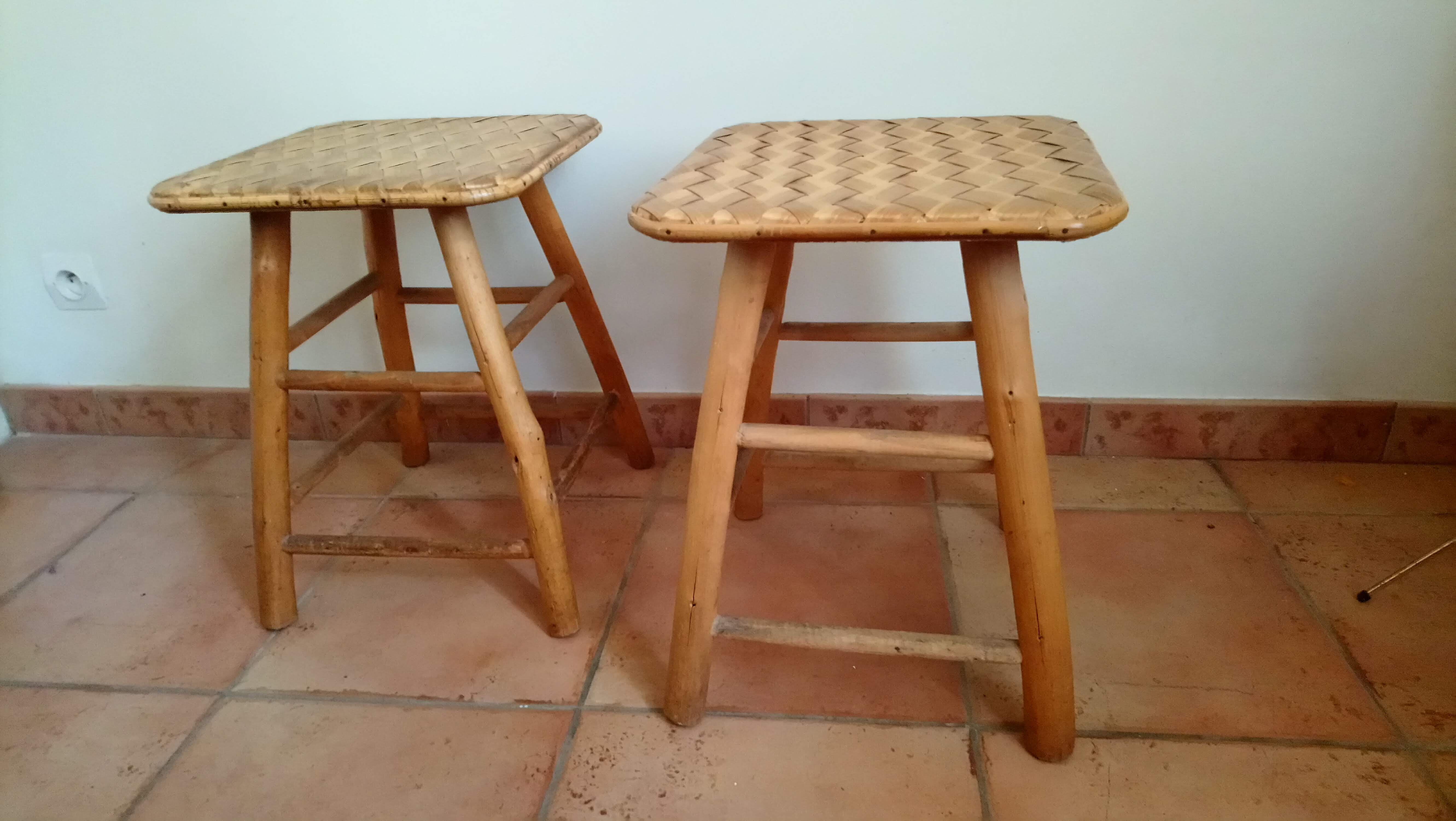 Une paire de chevet vintage