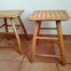 Une paire de chevet vintage