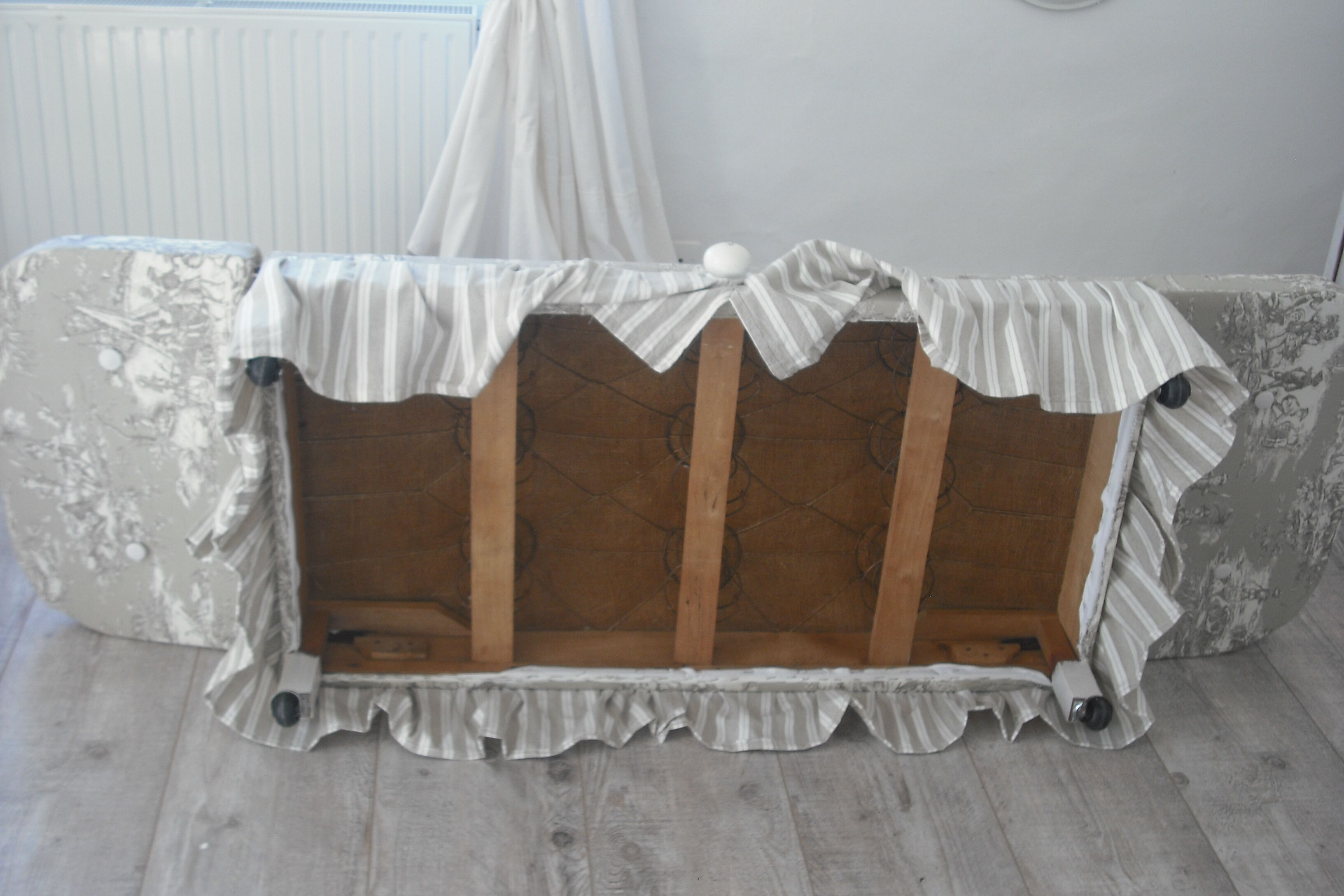 Bench bed on wheels 1 place