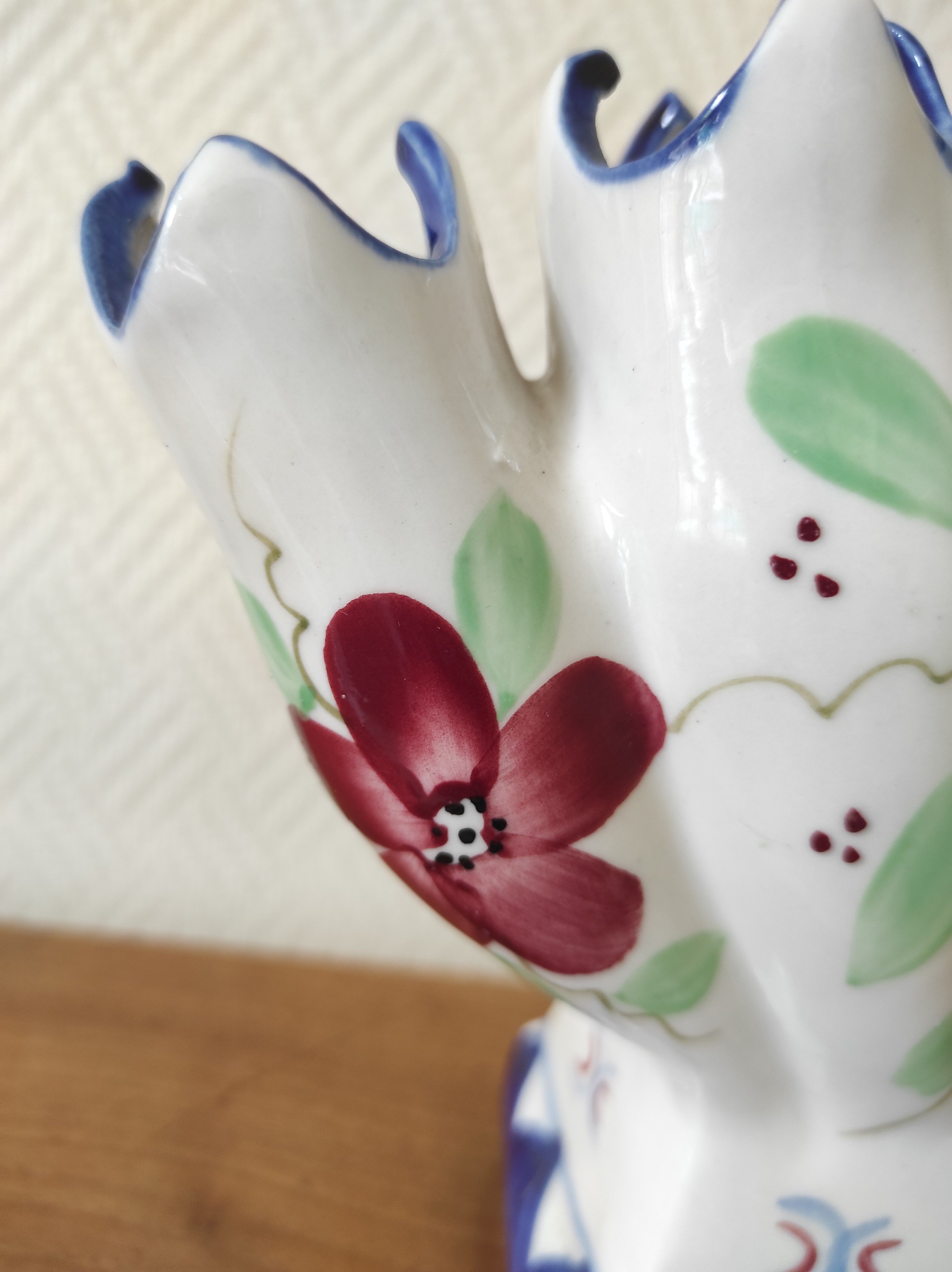 Tulip vase/bouquet holder in hand-painted earthenware