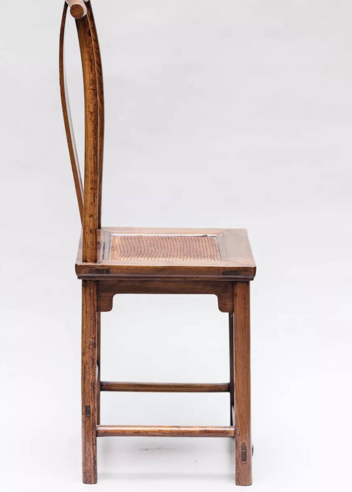 Letter cap chair