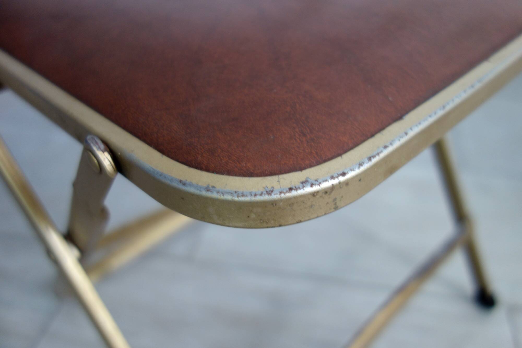 2 golden metal chairs with faux leather in the 60s/70s Opera style.