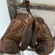 Ancienne paire de gants de boxe en cuir
