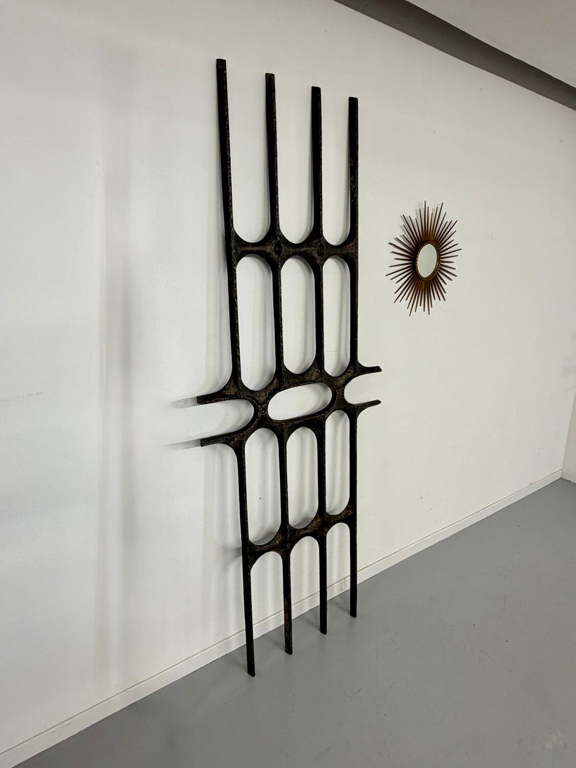 XXL wall sculpture in cast aluminium, 1970s Brutalist design.