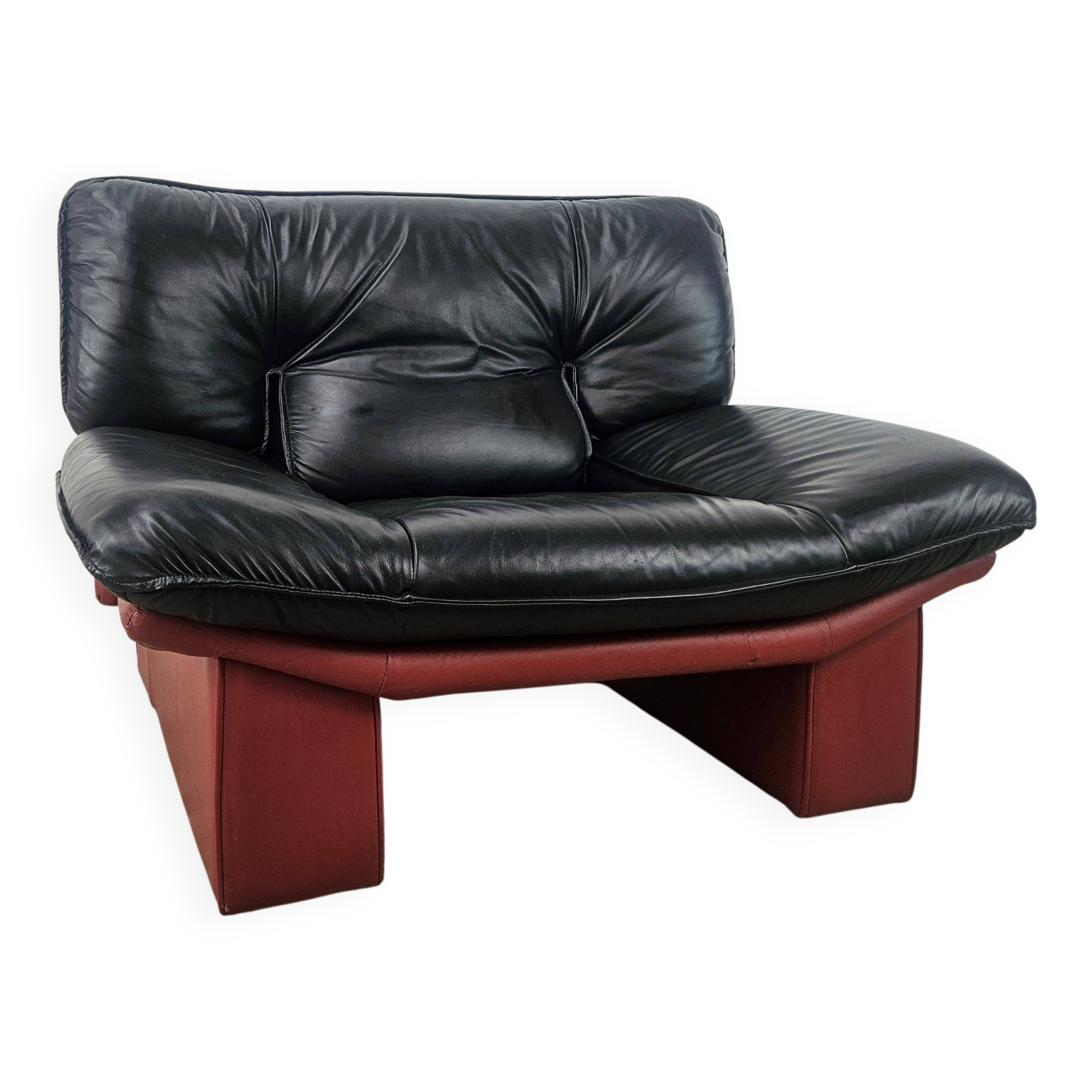 Red and black leather armchair by Nicoletti Salotti
