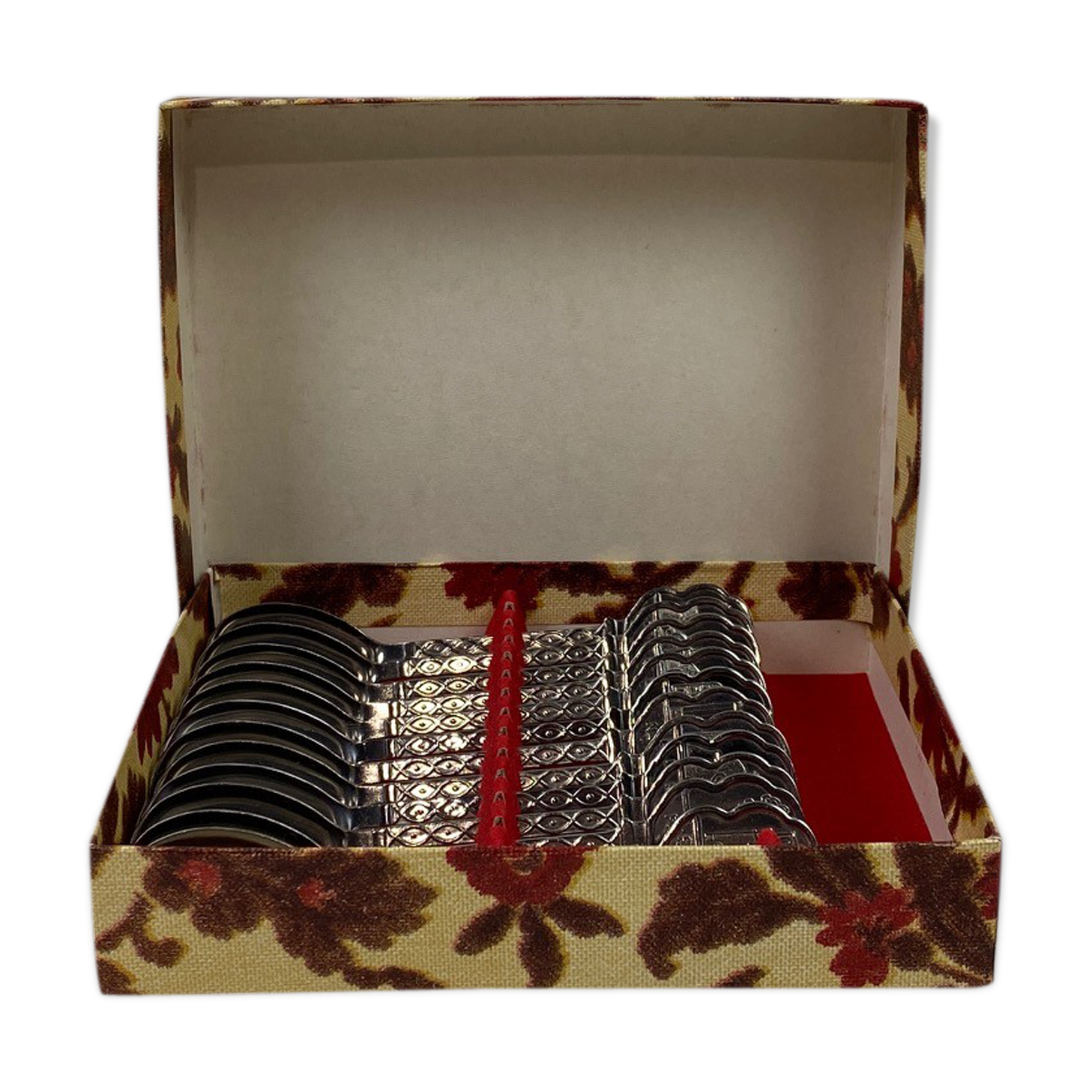 Metal collectible spoons monuments and cities