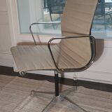 Good condition - EA 108 office chair in beige fabric and aluminum by Charles & Ray Eames for Herman Miller, signed - 1958