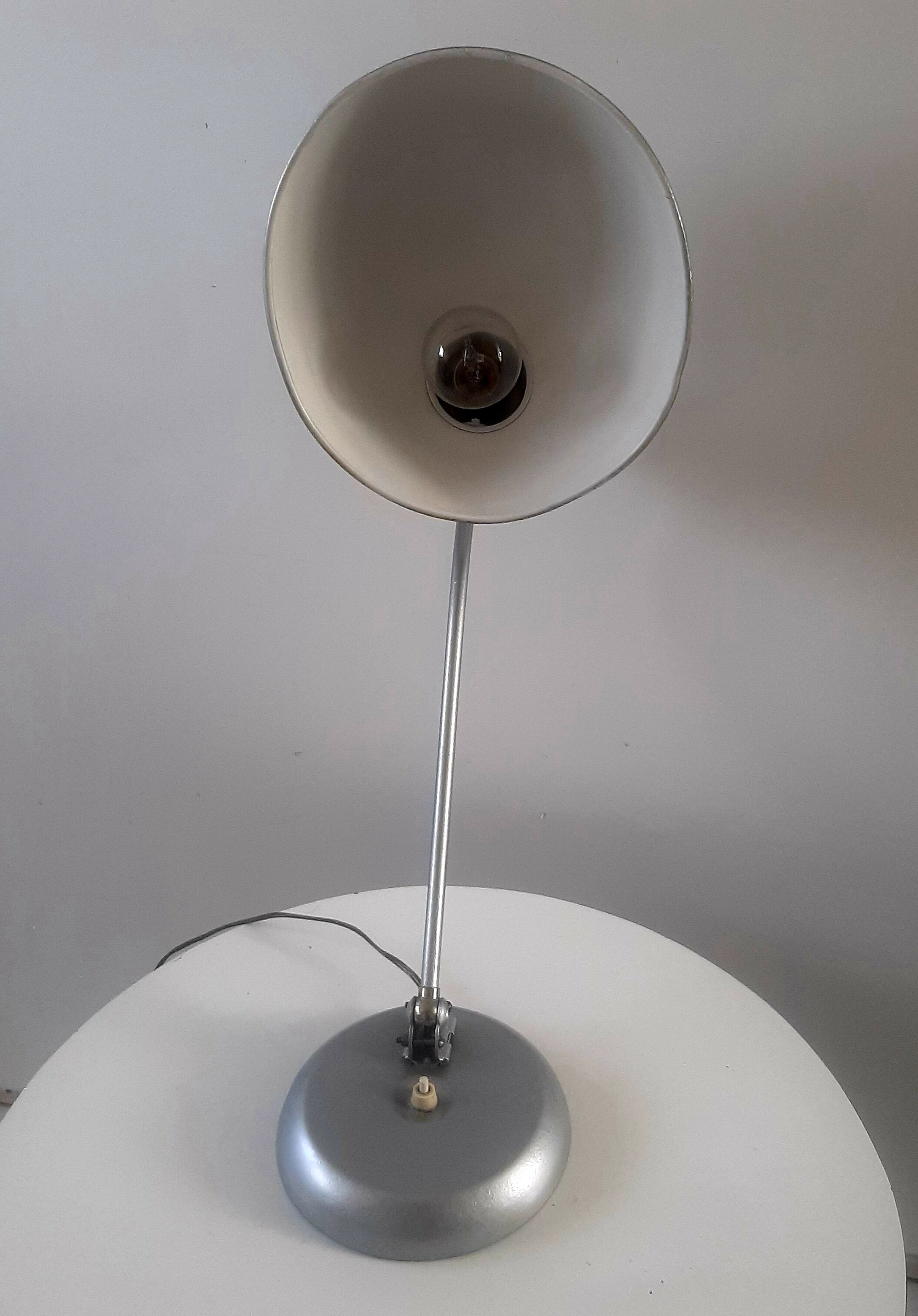 Metal lamp with desk ball joints