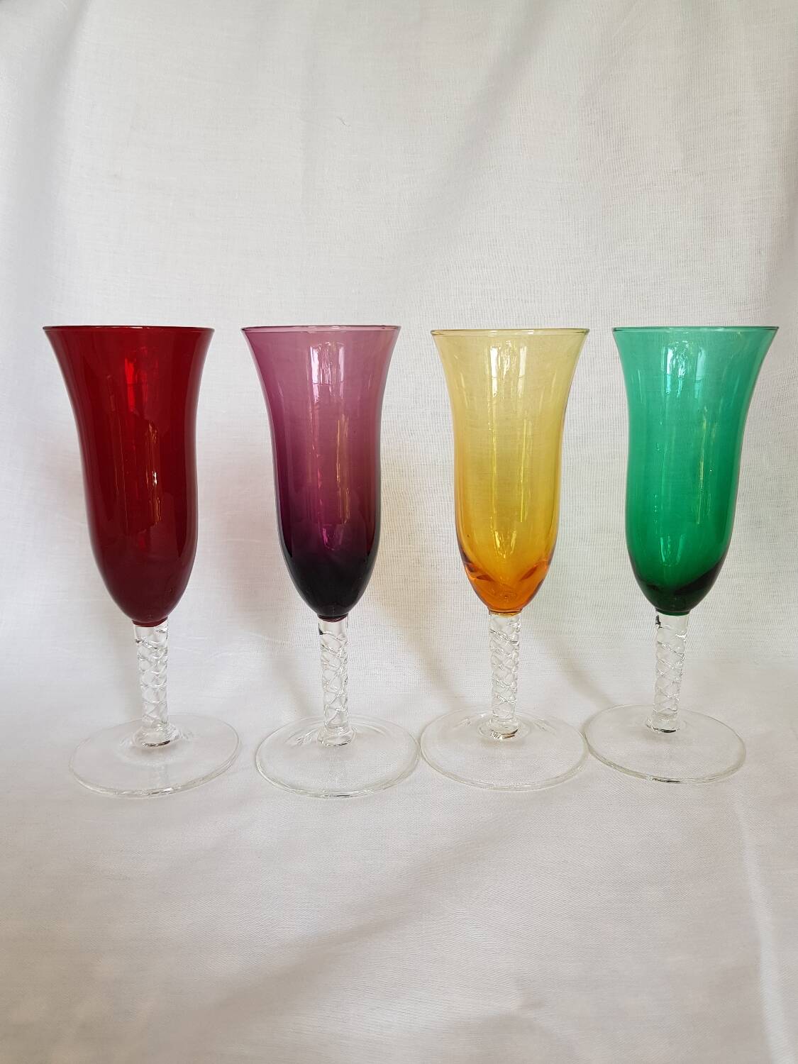 4 flûtes à champagne multicolores