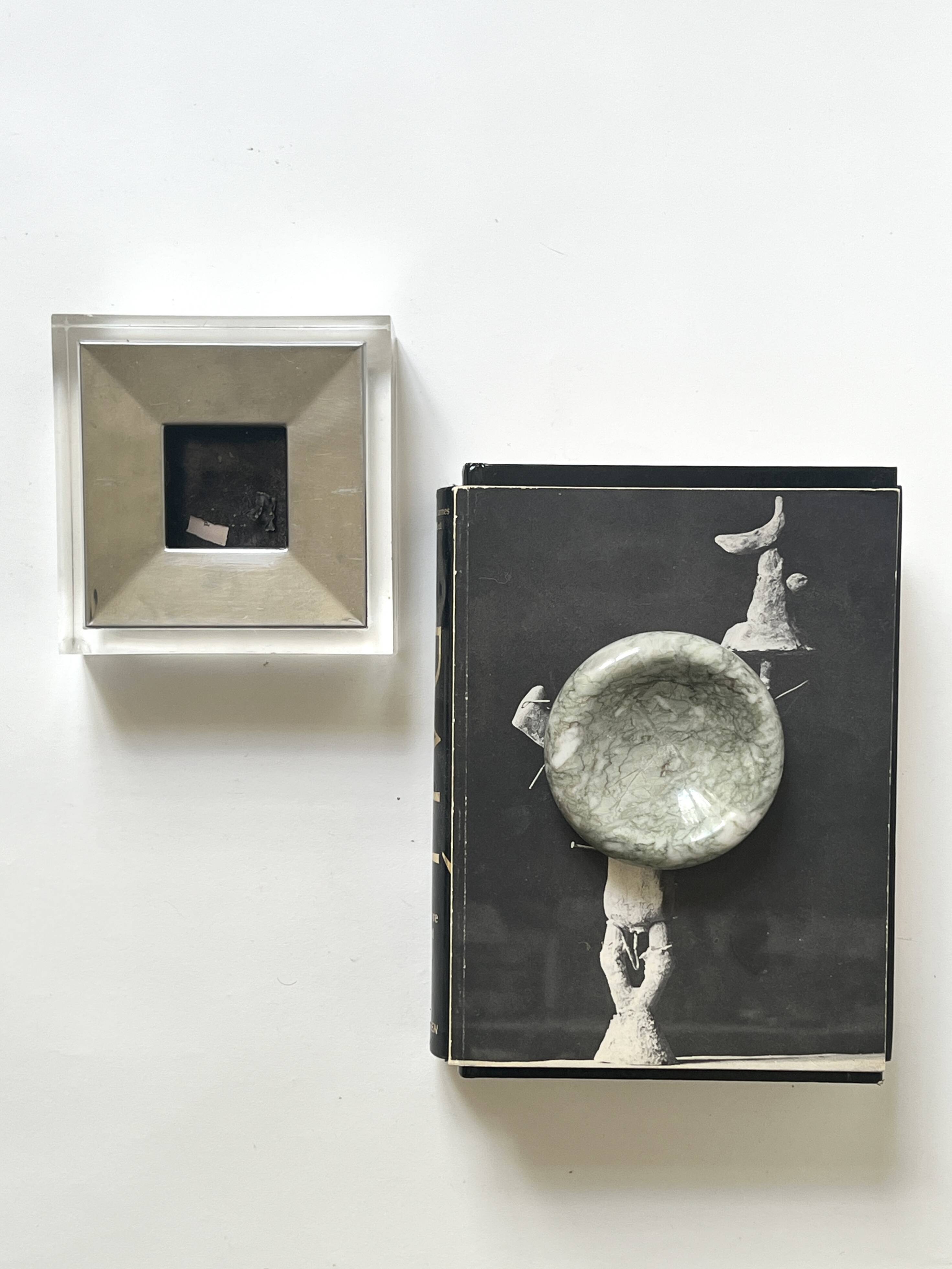 Round Italian ashtray made of hand-carved and polished green marble.