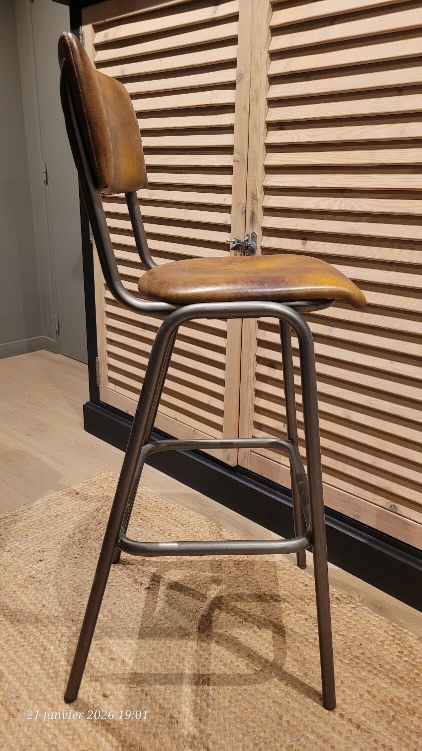 Bar stool