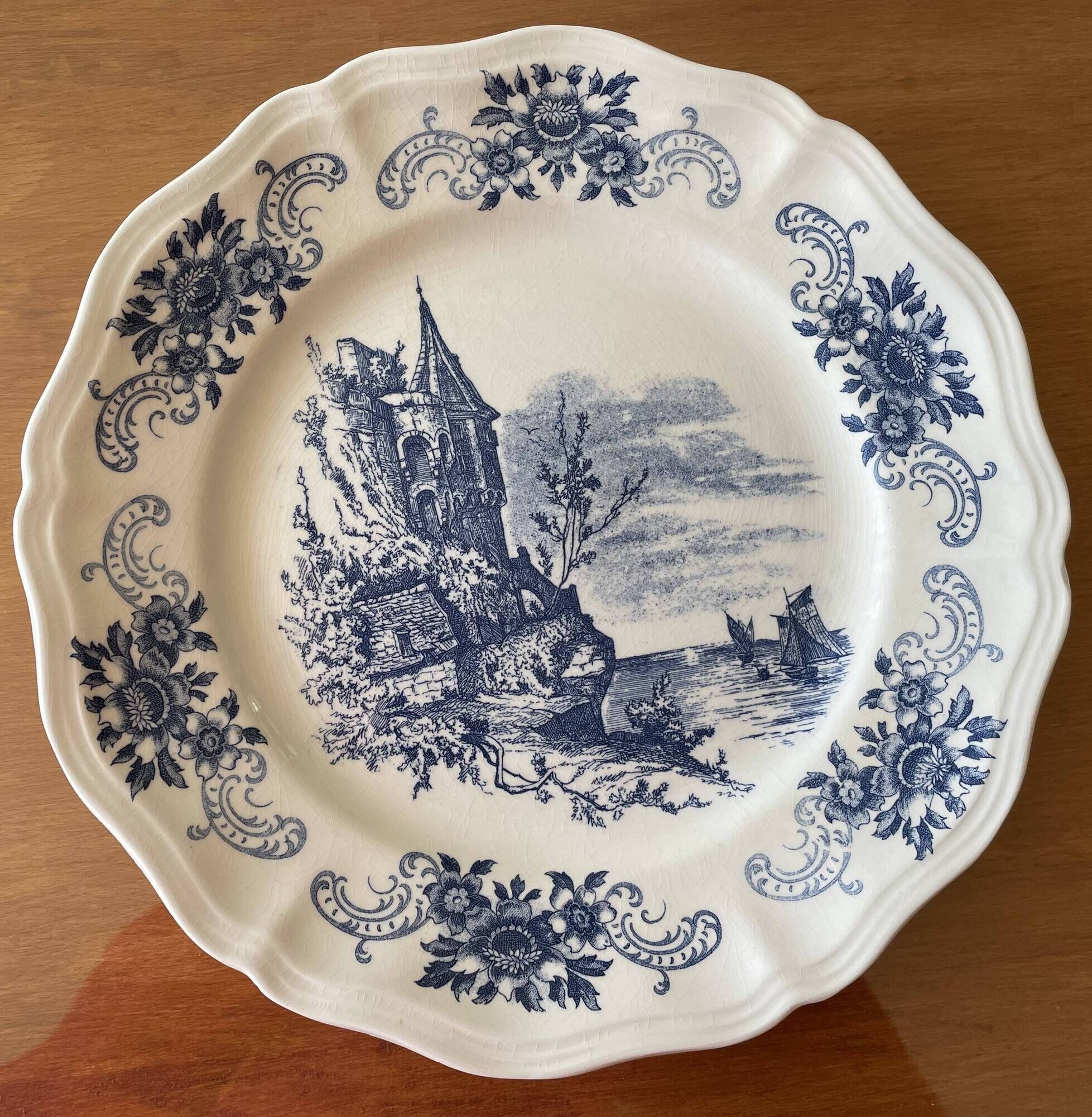 6 large flat antique plates in Sarreguemines earthenware