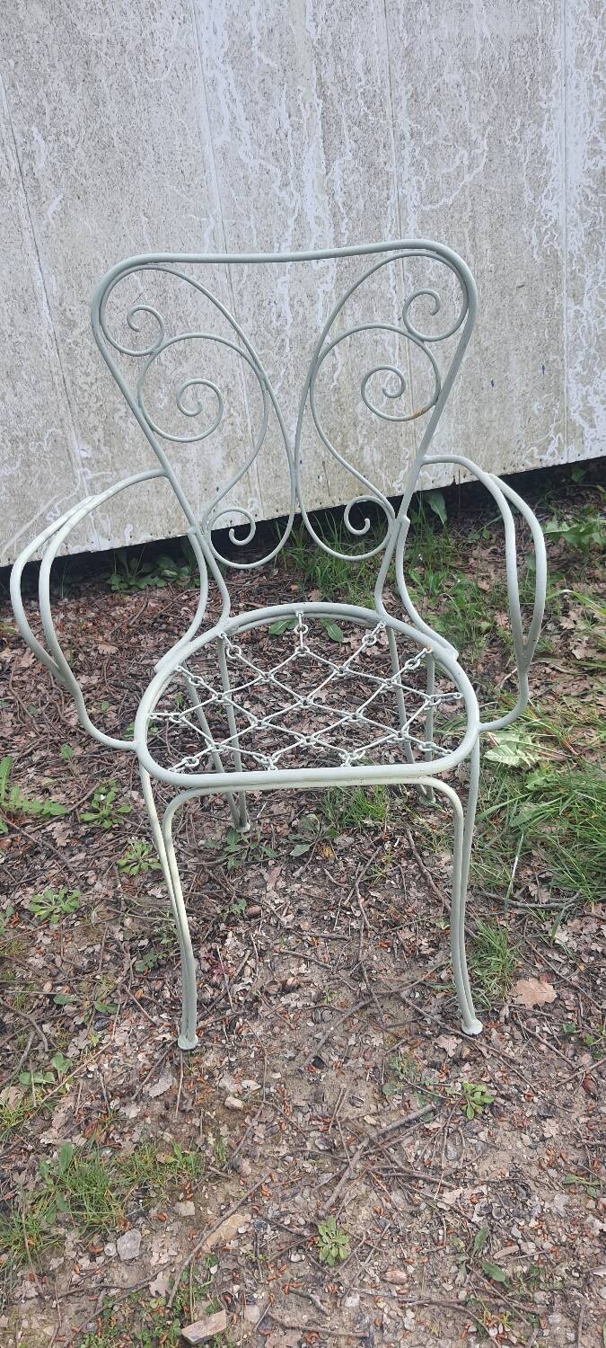 4 wrought iron chairs