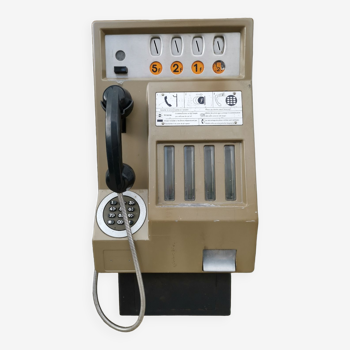 Coin-operated cabin payphone