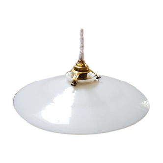 Lampshade suspension in opaline white