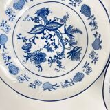 4 bowls / small dishes with blue onion pattern