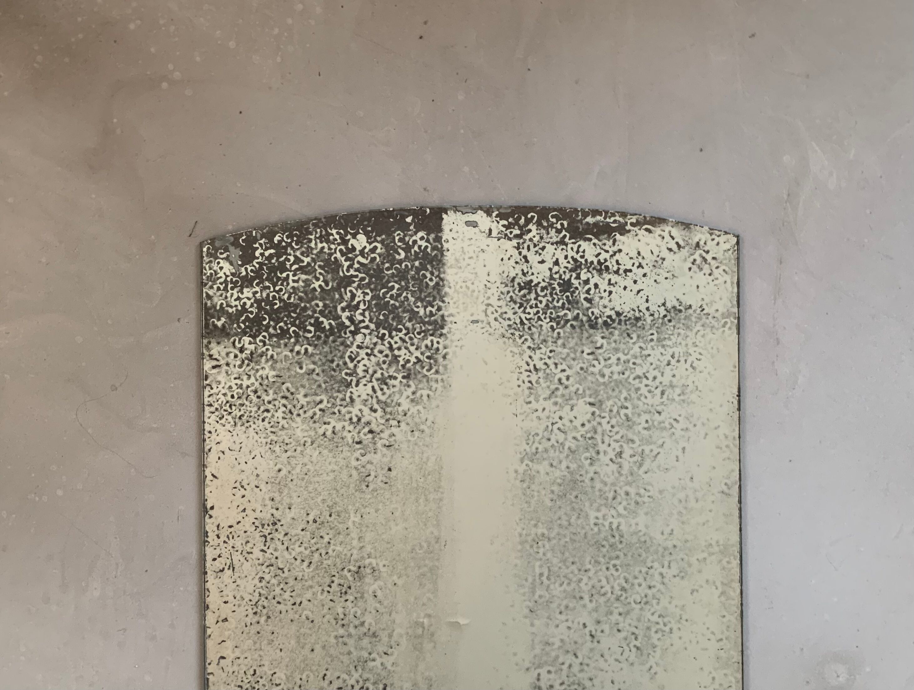 Miroir piqué ancien