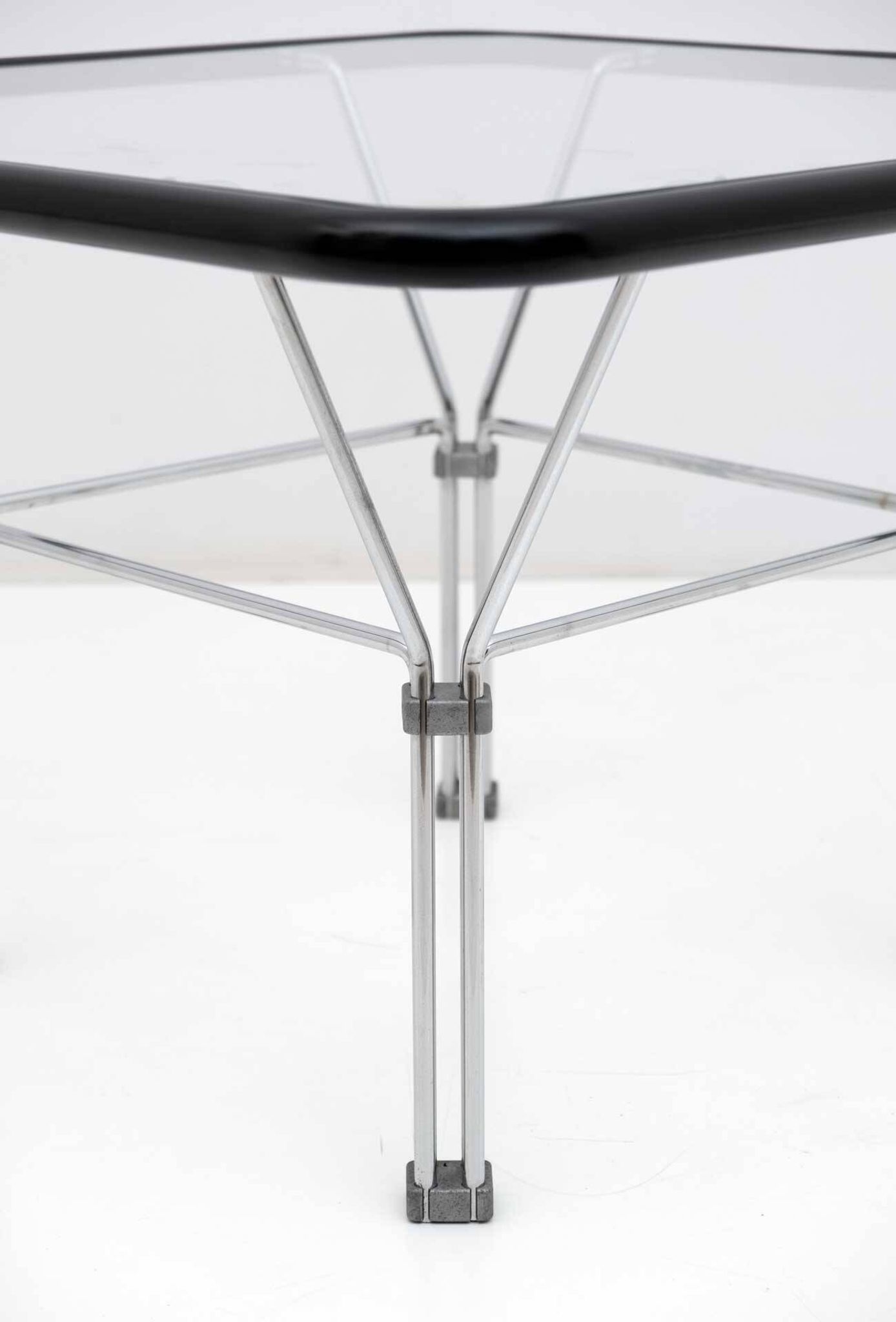 Table basse post-moderne en cristal et acier, attribuée à Niels Bendtsen, années 1970