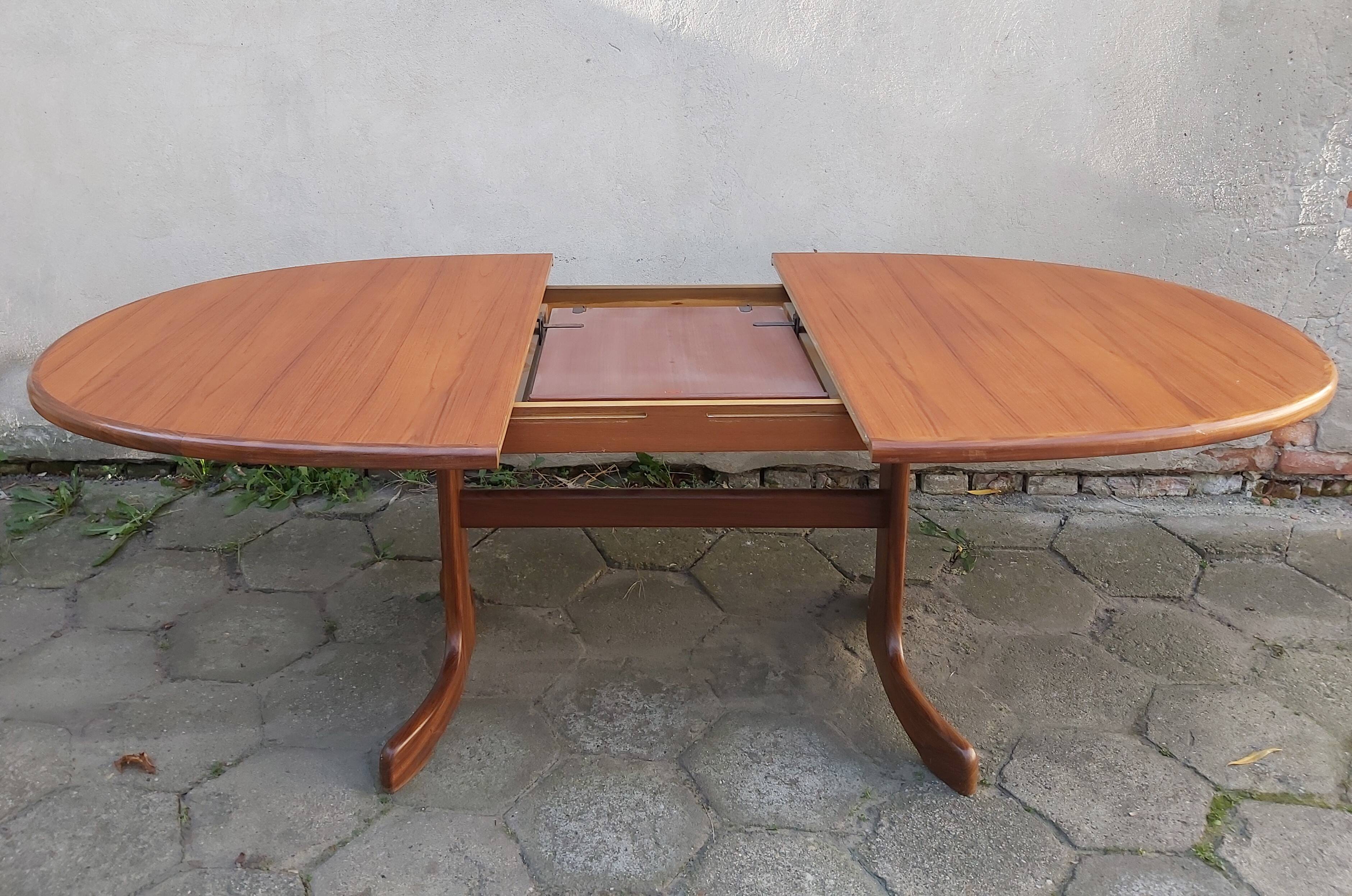 Extendable table, designed by V. Wilkins, G-Plan, Great Britain, 1960s.