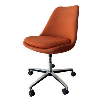 Tulip-style office chair with wheels in orange fabric