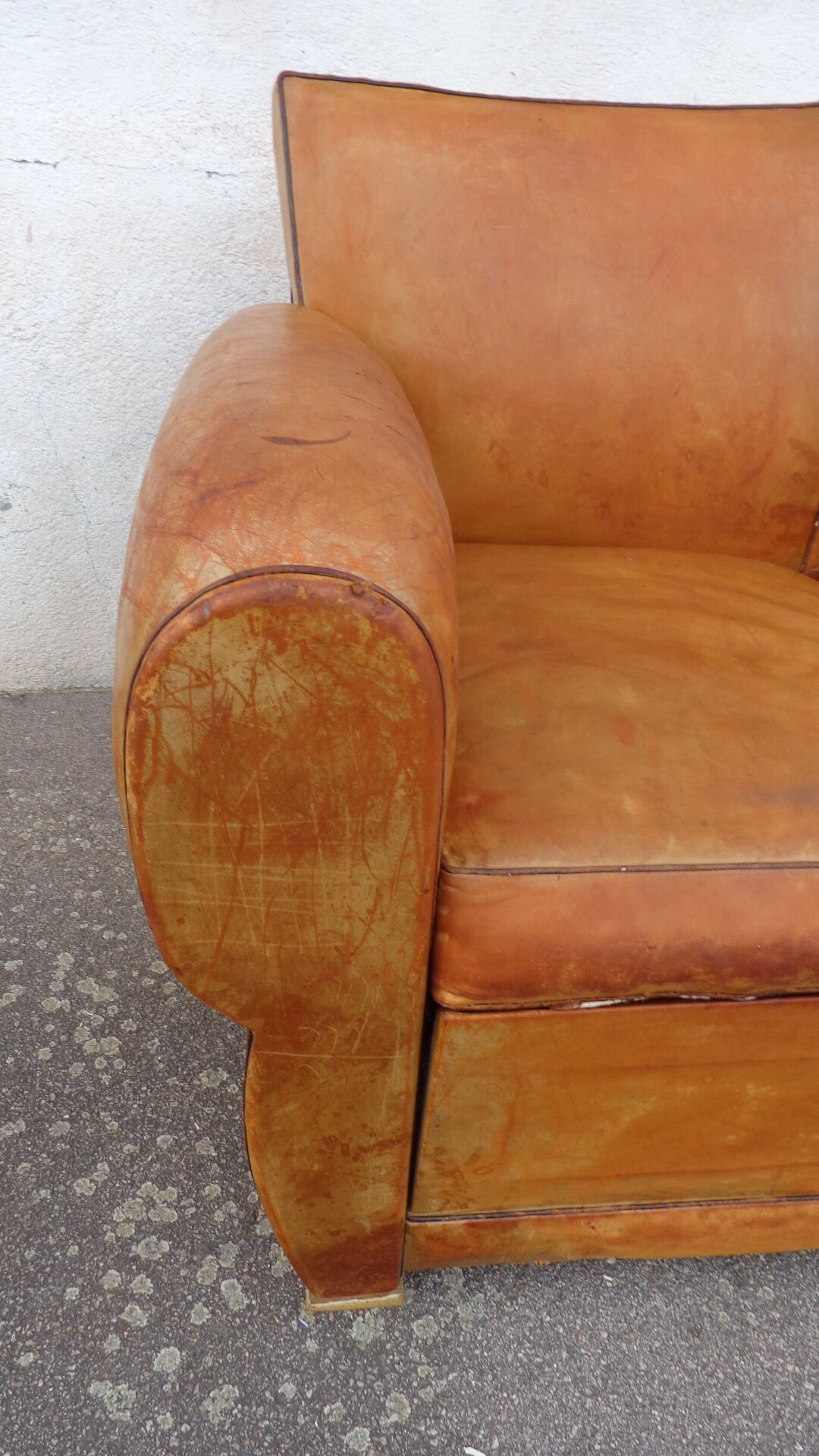 Sofa club leather mustache