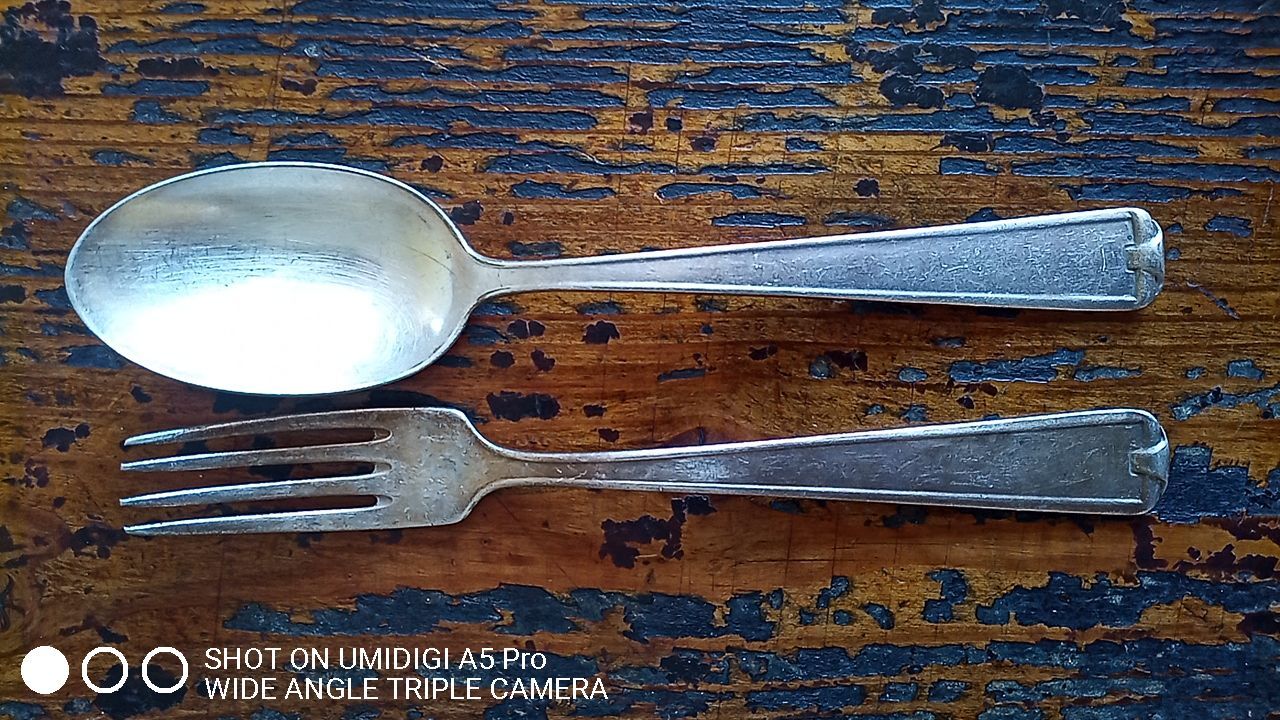 4 vintage silver metal cutlery - 209 grams