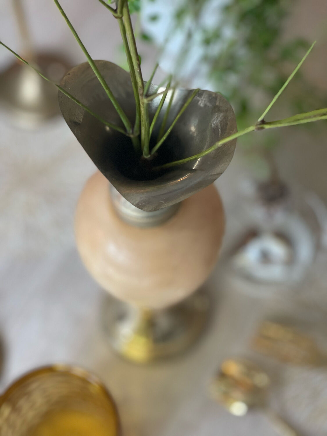 2 alabaster soliflores