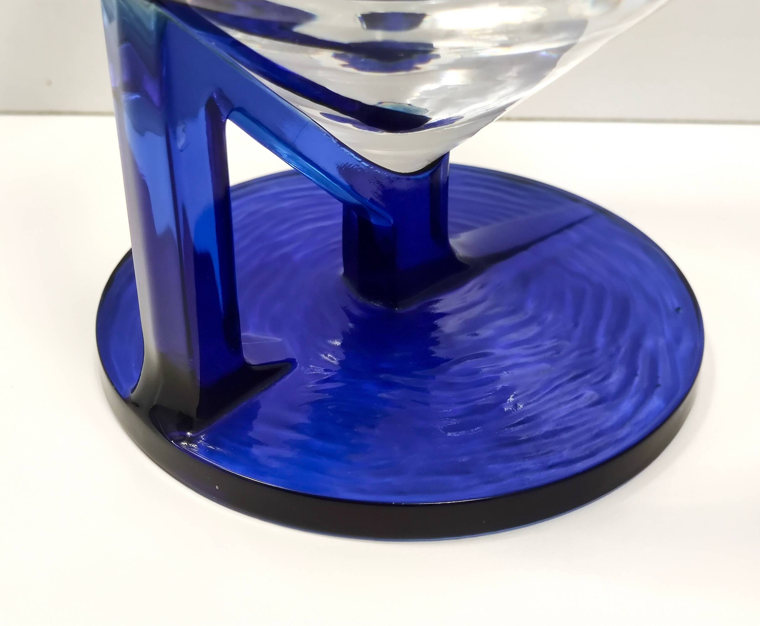 Pichet en verre transparent et bleu postmoderne, Italie