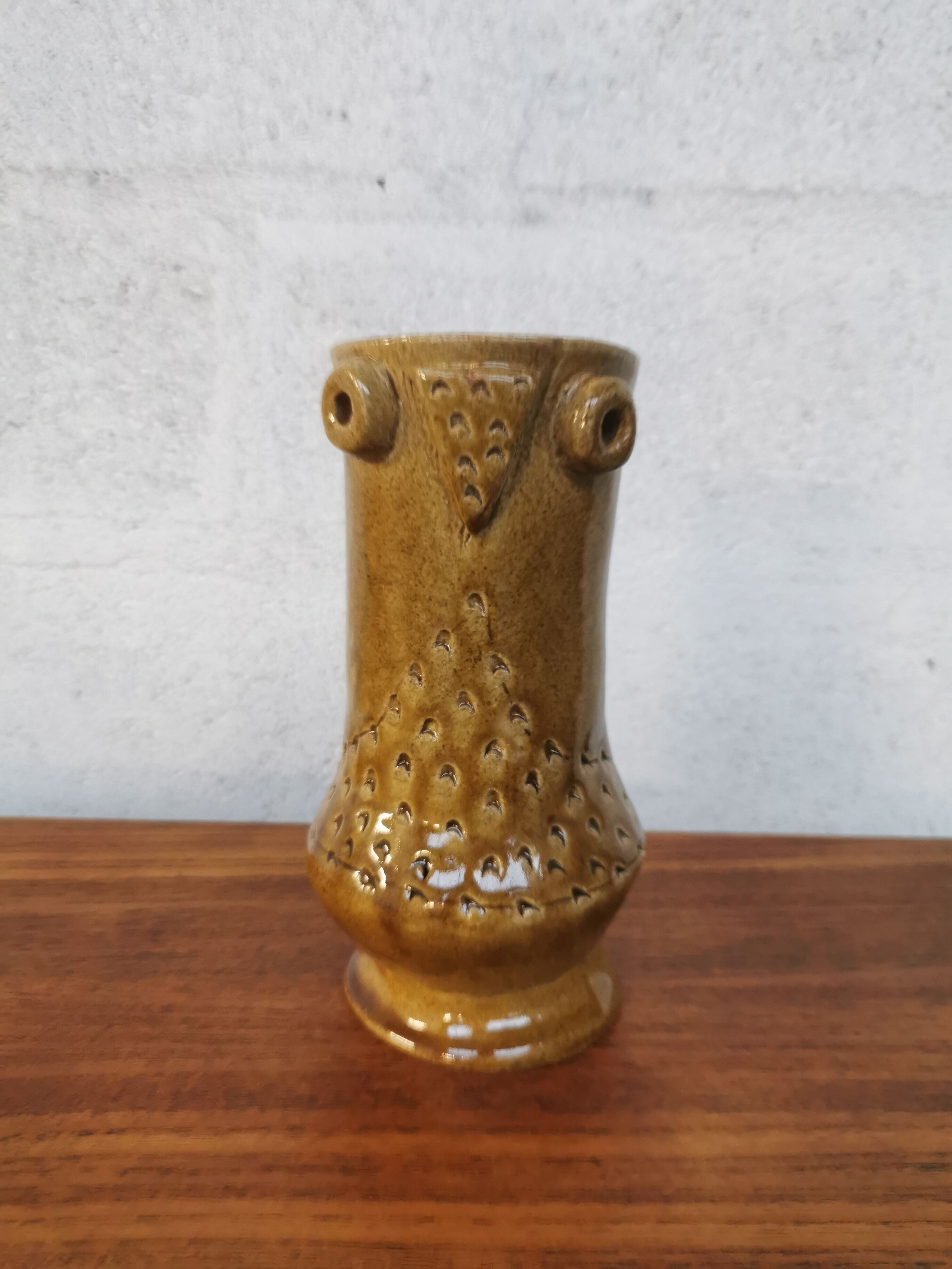 Zoomorphic 'owl' ceramic vase