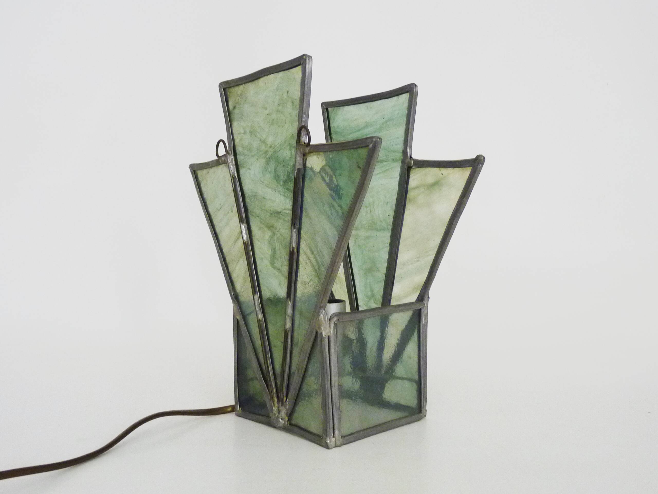 Lampe ou applique murale en vitrail et plomb. Époque Art Déco