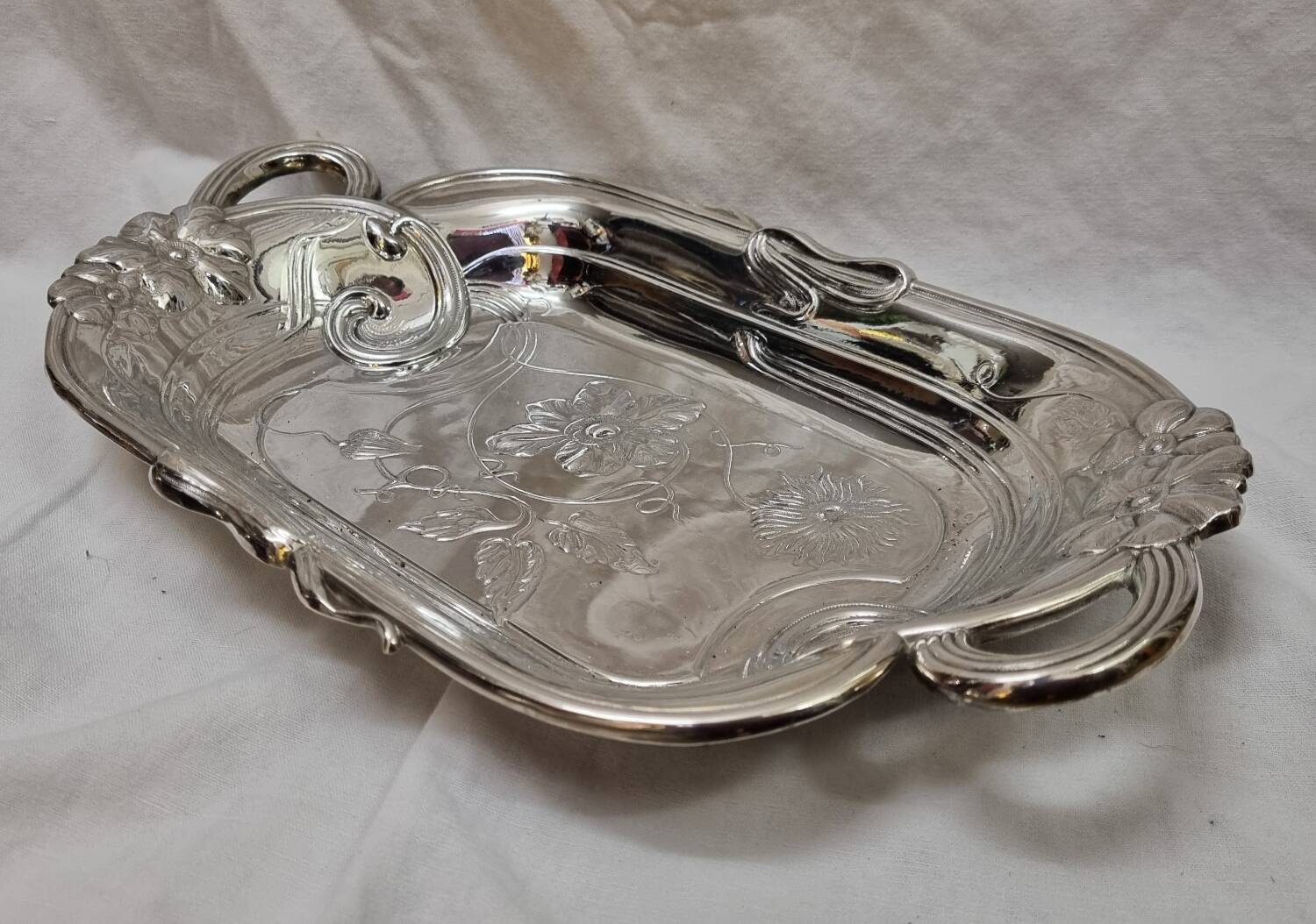 Plat argent, corbeille à fruits