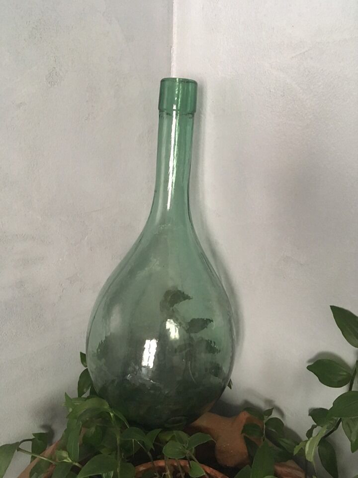 Demijohn in the shape of a drop.