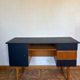 Adult desk with compass feet