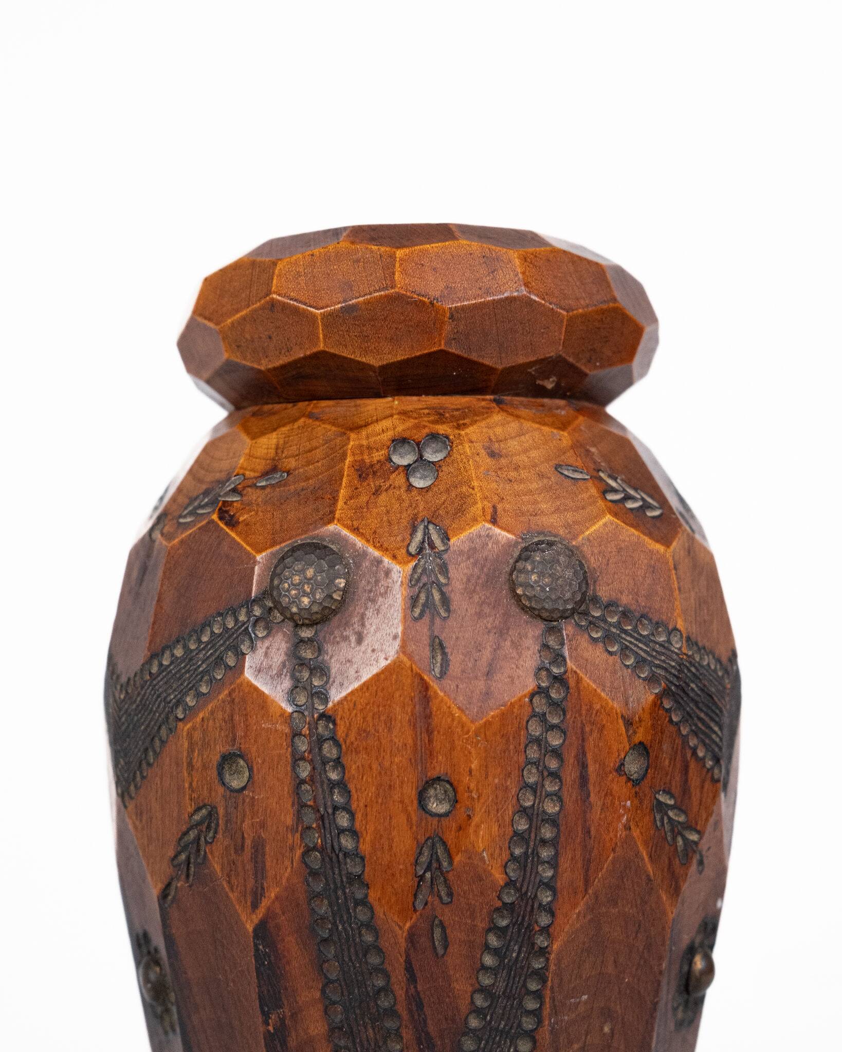 Vase breton en bois sculpté et laiton, Bretagne, France, 1960s