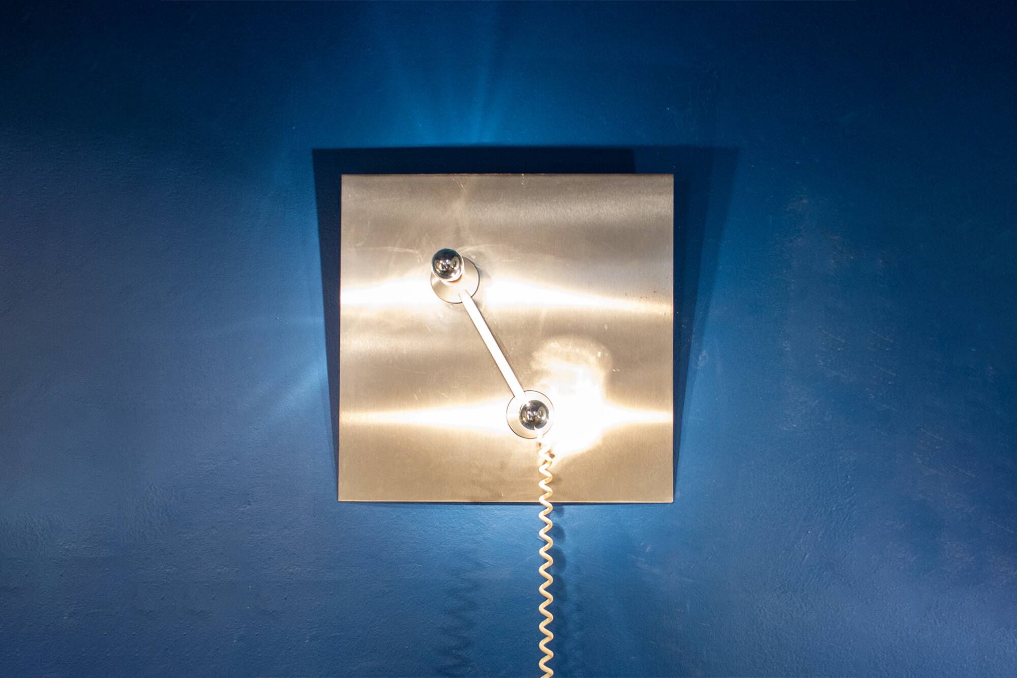 Applique des années 1970 à deux lumières en acier magnétique