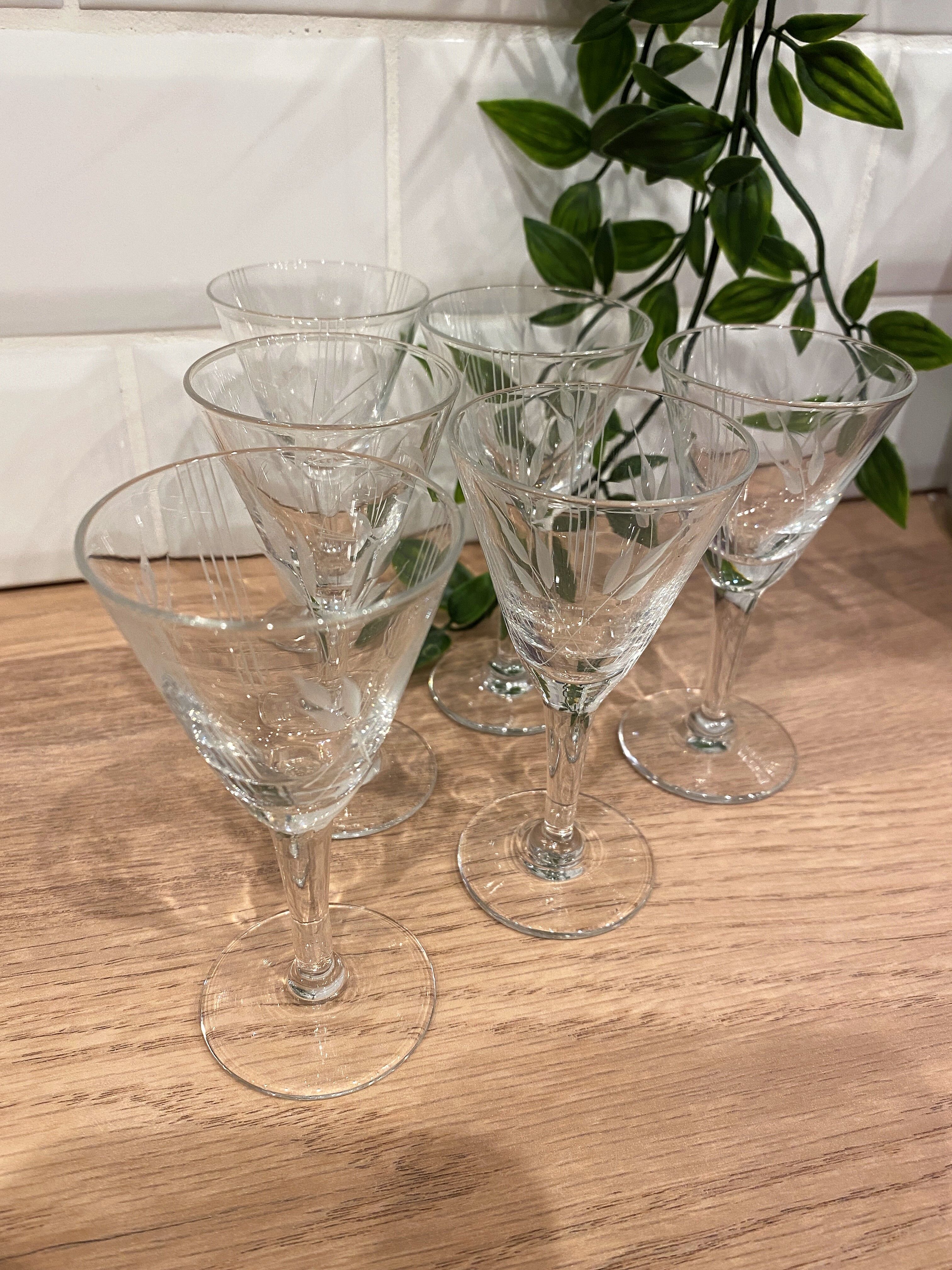 Set of 6 engraved glass liquor glasses