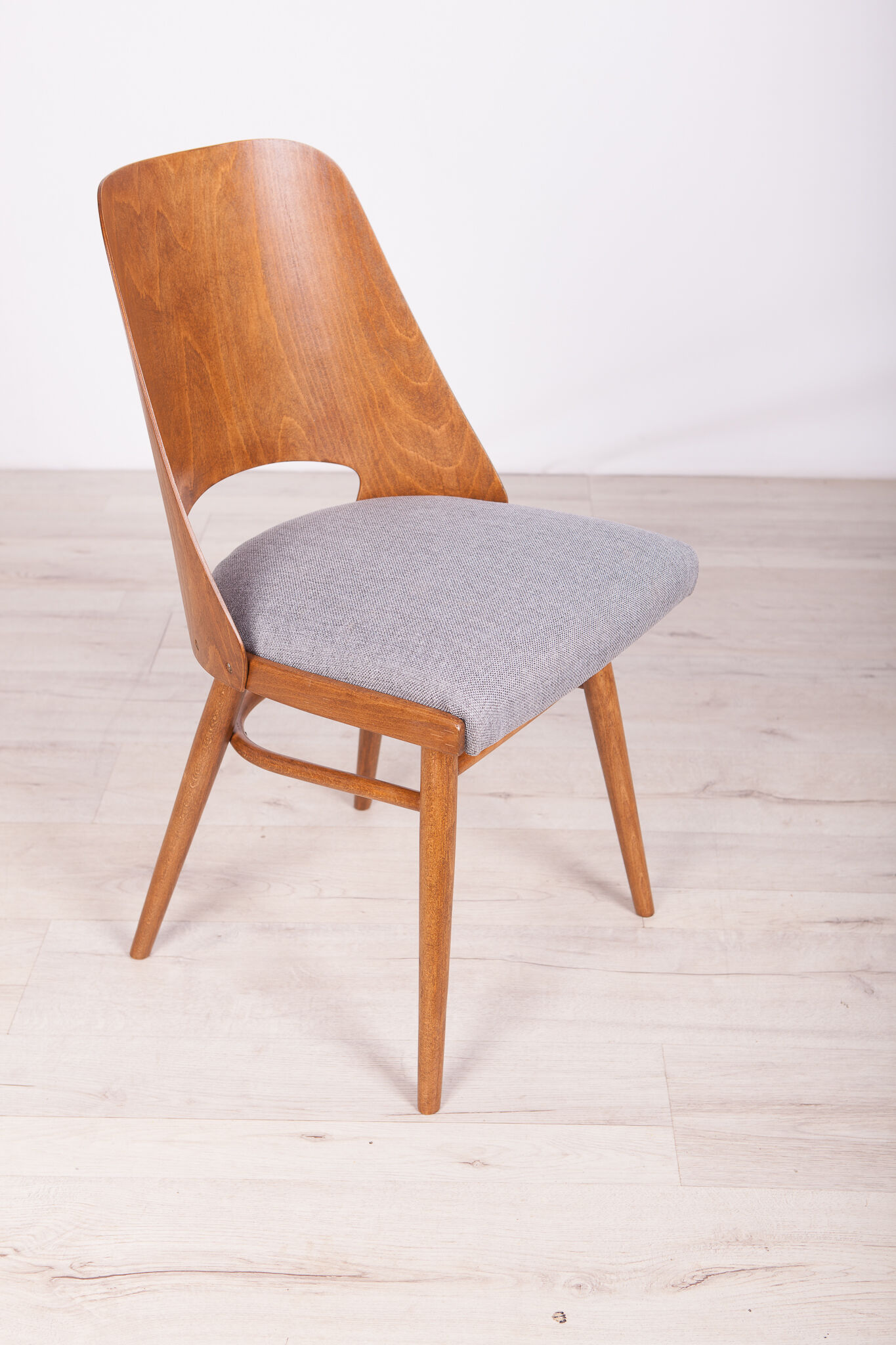 Model lollipop dining chairs from Tatra, 1960s, set of 4