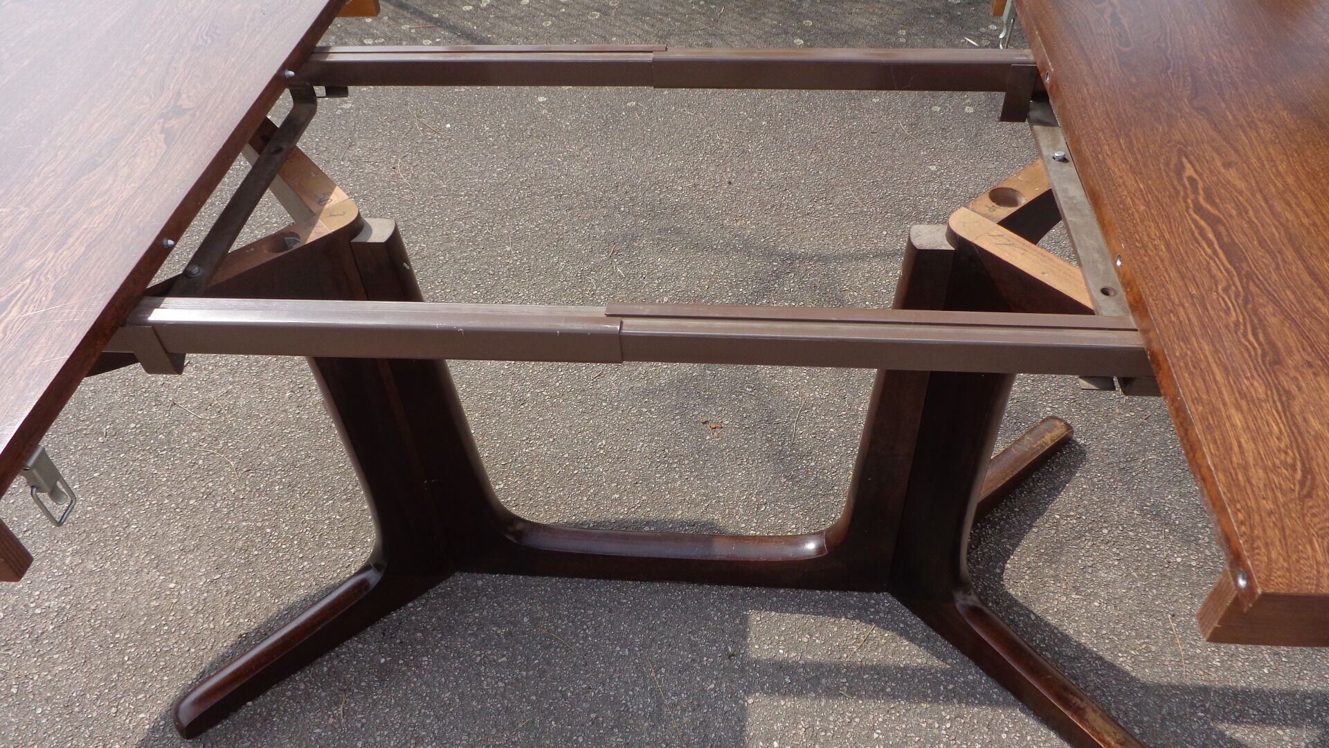 Oval Baumann table