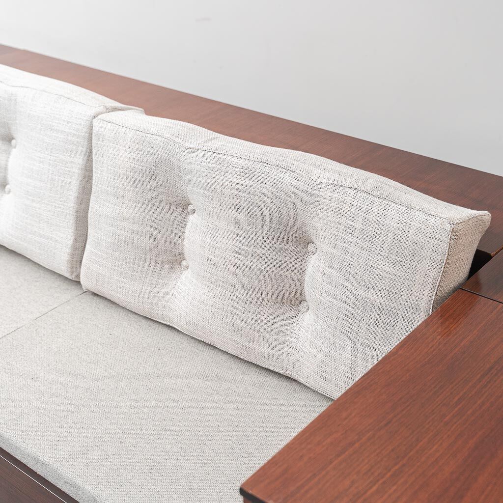 Canapé d'angle vintage avec compartiments de rangement et radio intégrée – design italien des années 1970