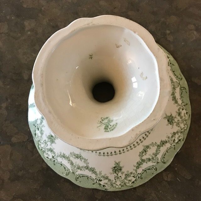 7 dessert plates and a cake dish